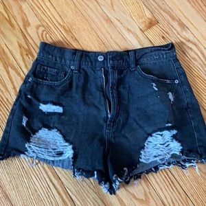 black frayed denim shorts